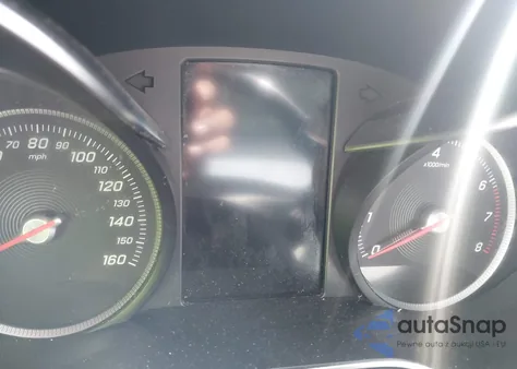 2016 Mercedes-Benz C 300 z USA, uszkodzony, nr VIN 55SWF4JB2GU123907